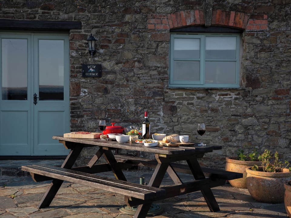 Sitting-out-area | Rose Cottage - Woodlands Manor Farm, Woodford, near Bude