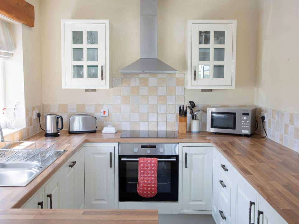 Kitchen | The Stables - Woodlands Manor Farm, Woodford, near Bude