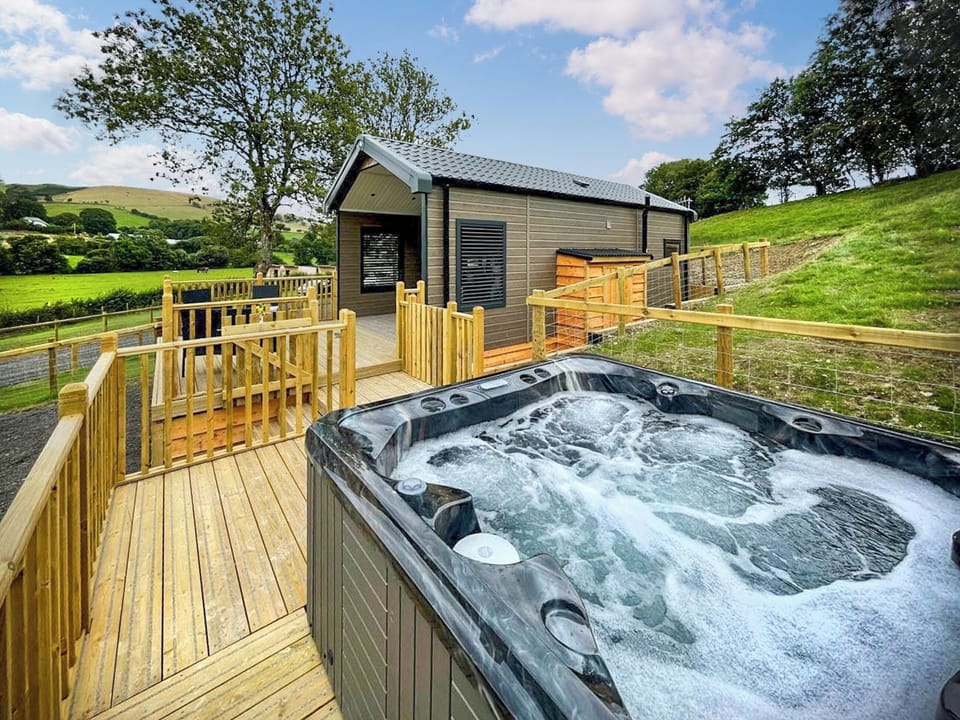 Hot tub | Woodland Escape - Cae Llwyn, Rhayader and the Elan Valley