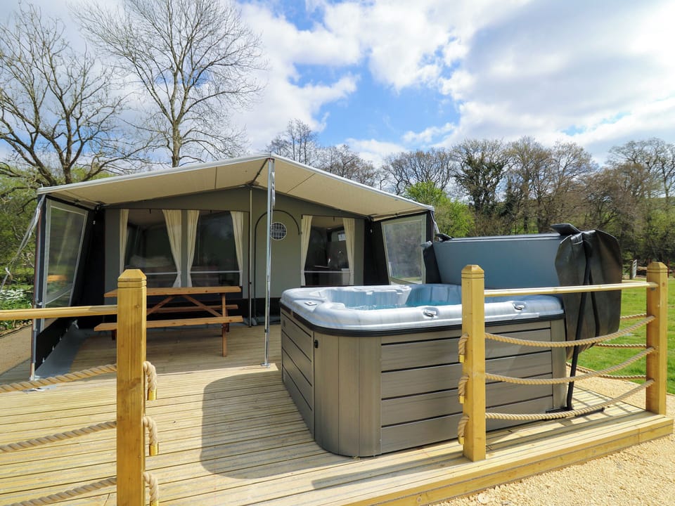 Hot tub | Kingfisher - Cae Llwyn, Rhayader and the Elan Valley