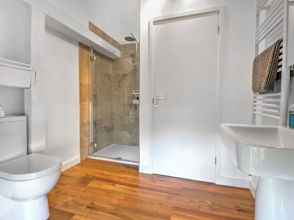 Bathroom | Gambledown Farm - The Hay Barn - Gambledown Farm Safari Tents, Romsey