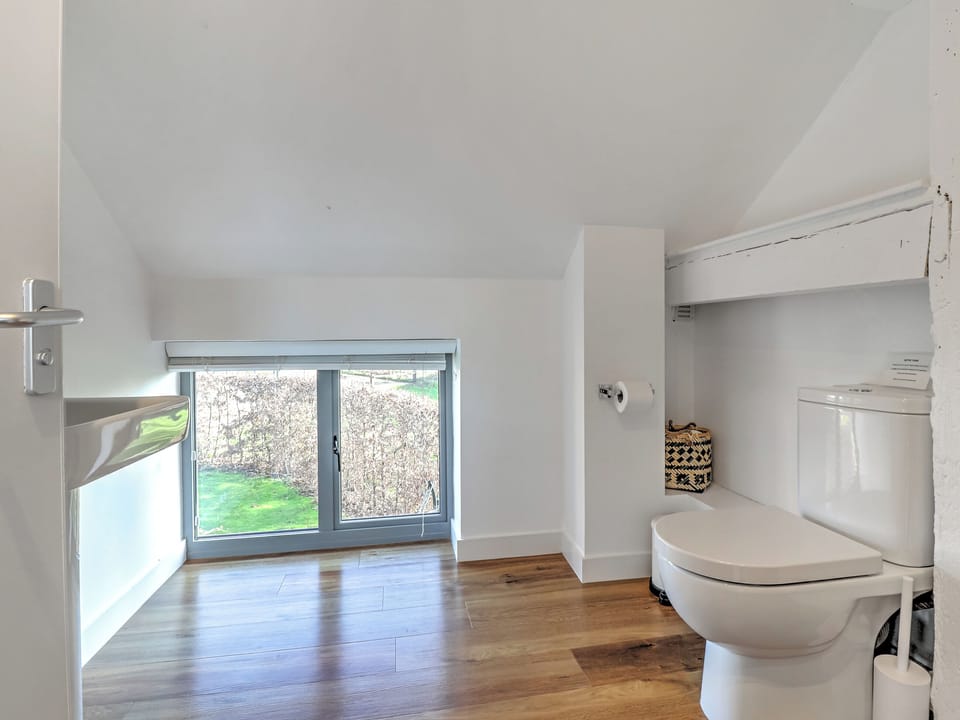 Bathroom | Gambledown Farm - The Hay Barn - Gambledown Farm Safari Tents, Romsey