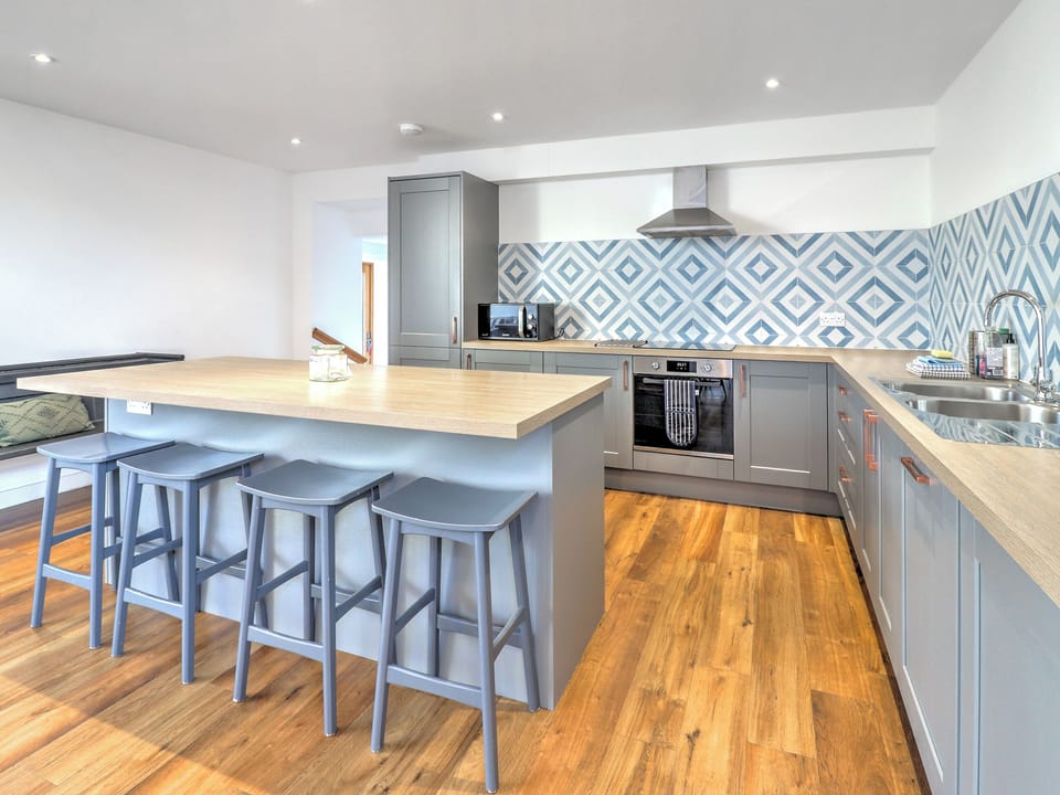 Bathroom | Gambledown Farm - The Hay Barn - Gambledown Farm Safari Tents, Romsey