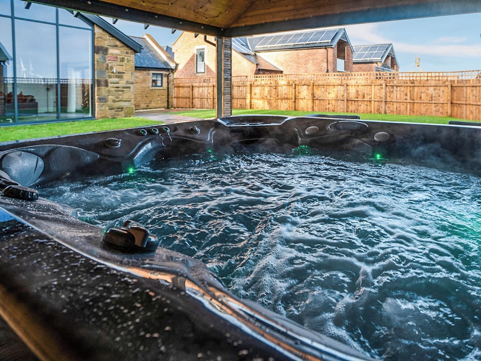 Hot tub | 13 Shearling - Morpeth Retreats, Warkworth