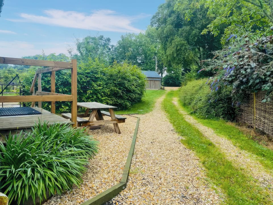 Exterior | Staddlestone Barn - Gambledown Farm, Romsey