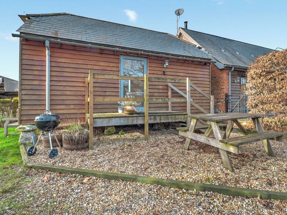 Exterior | Staddlestone Barn - Gambledown Farm, Romsey