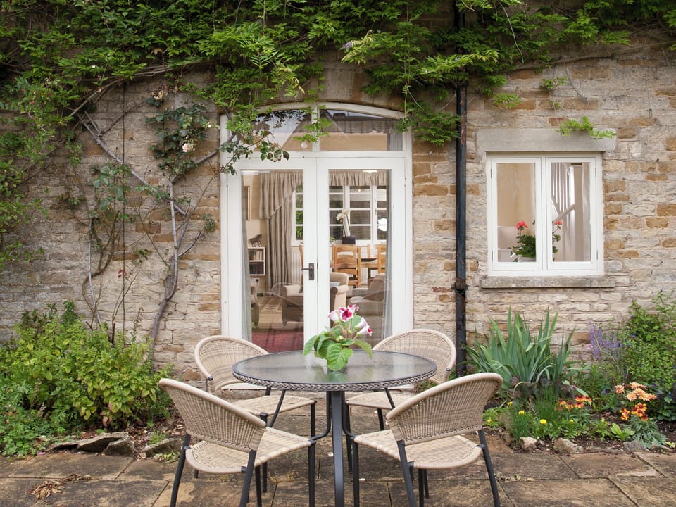 Patio and outdoor furniture | Lodge Cottage - Kingham Cottages, Kingham, near Chipping Norton