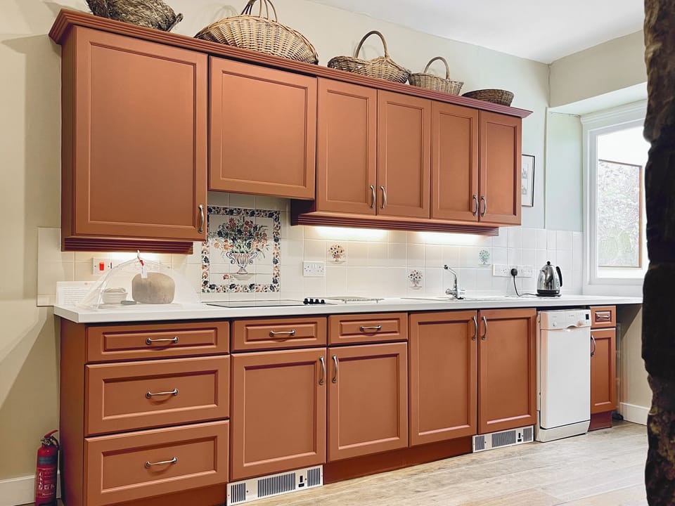Well-appointed fitted kitchen | Lodge Cottage - Kingham Cottages, Kingham, near Chipping Norton