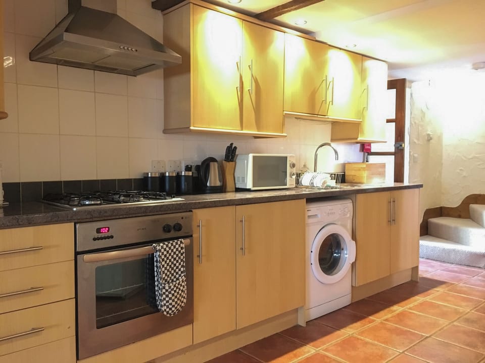 Kitchen | Crantock Cottage - Carnebo Farm, Goonhavern, near Newquay