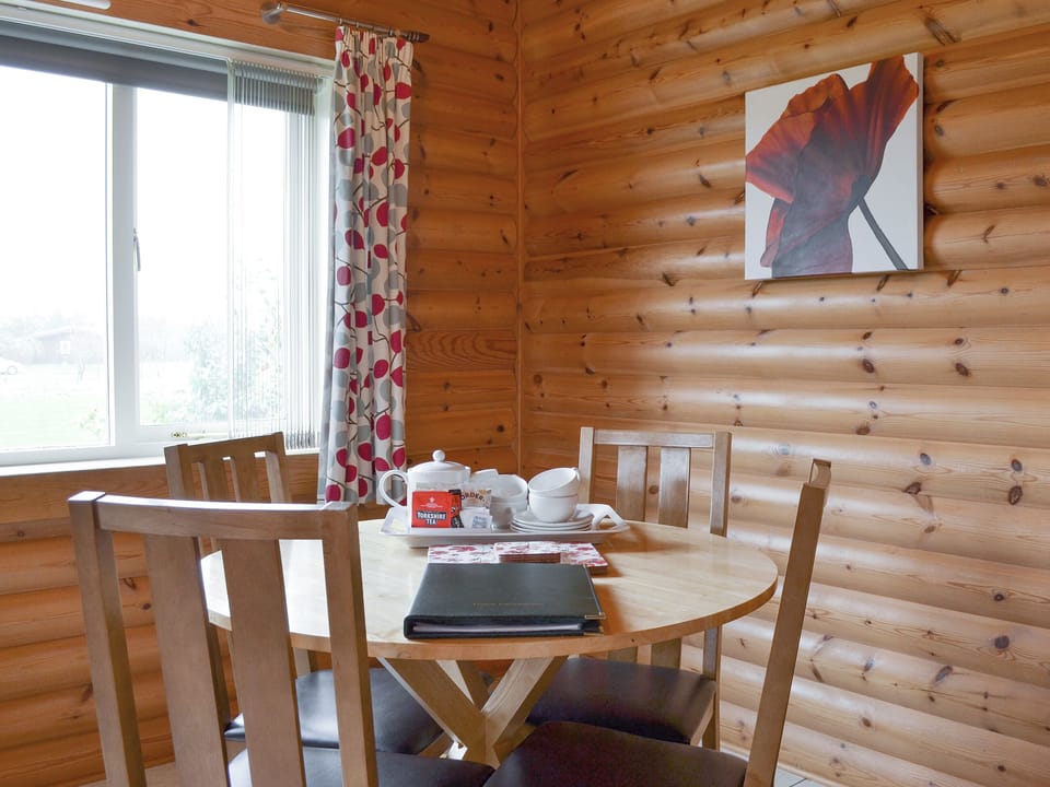 Convenient dining area | Kingfisher Lodge - Mackinder Farms, Brayton, Selby