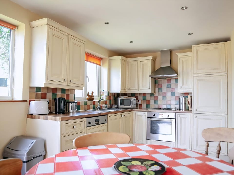Kitchen/diner | Dairyman&rsquo;s Cottage - Millmoor Farm, Bickley, near Malpas