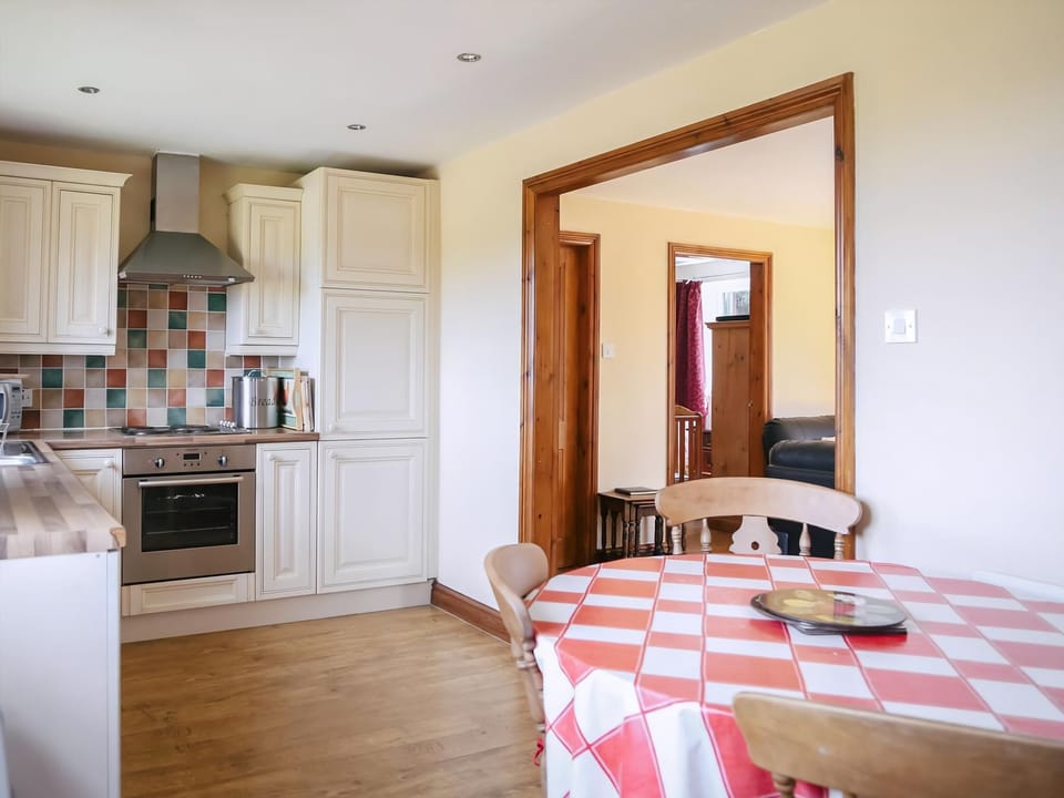 Kitchen/diner | Dairyman&rsquo;s Cottage - Millmoor Farm, Bickley, near Malpas