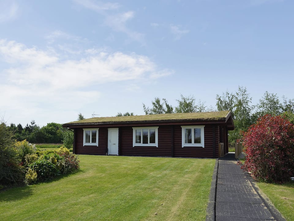 Superb pine-built eco-cabin with turf roof | Quail Lodge - Mackinder Farms, Brayton, Selby