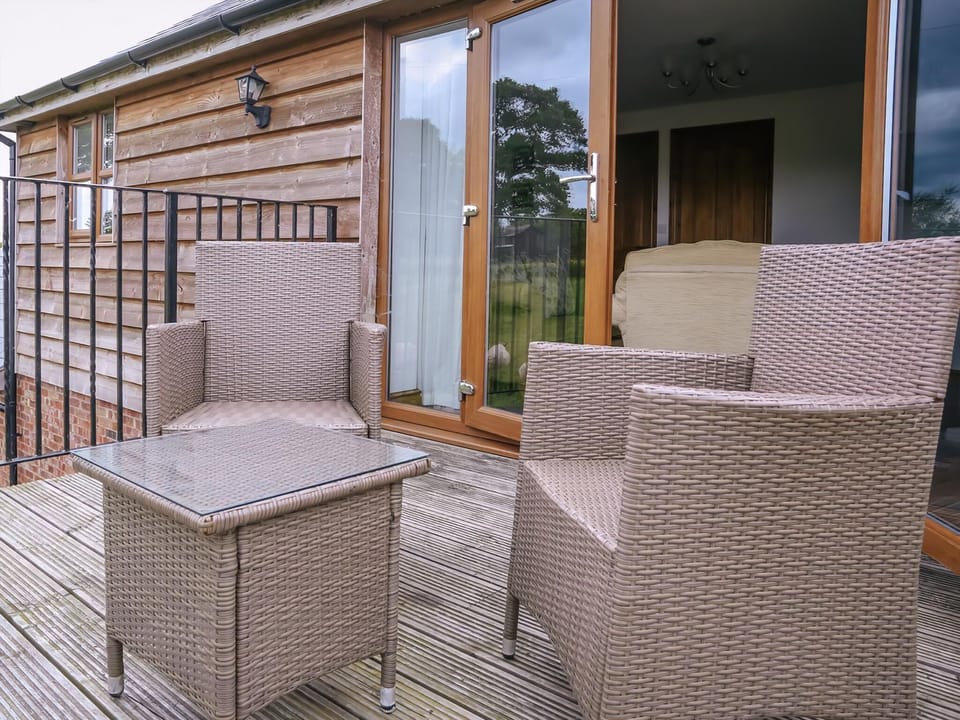 Attractive balcony &lsquo;off lounge&rsquo; | Drover&rsquo;s Barn - Millmoor Farm, Bickley, near Malpas