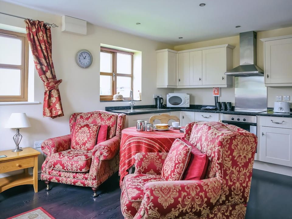 Open-aspect design with lounge, kitchen and dining areas | Carter&rsquo;s Lodge - Millmoor Farm, Bickley, near Malpas