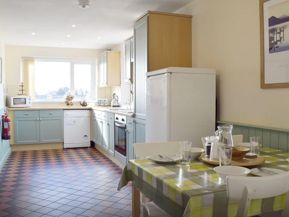Spacious kitchen | Bryntowy - Tanylan Farm Cottages, Kidwelly