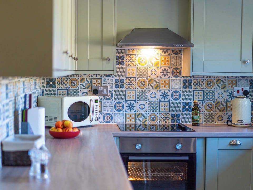 Kitchen/diner | Coeden Afal - Tanylan Farm Cottages, Kidwelly