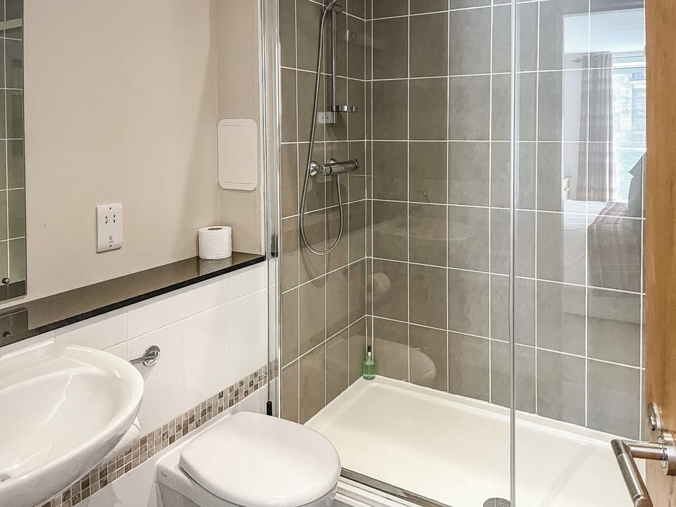Bathroom | Raven Wing 17 - Highland Club, Fort Augustus