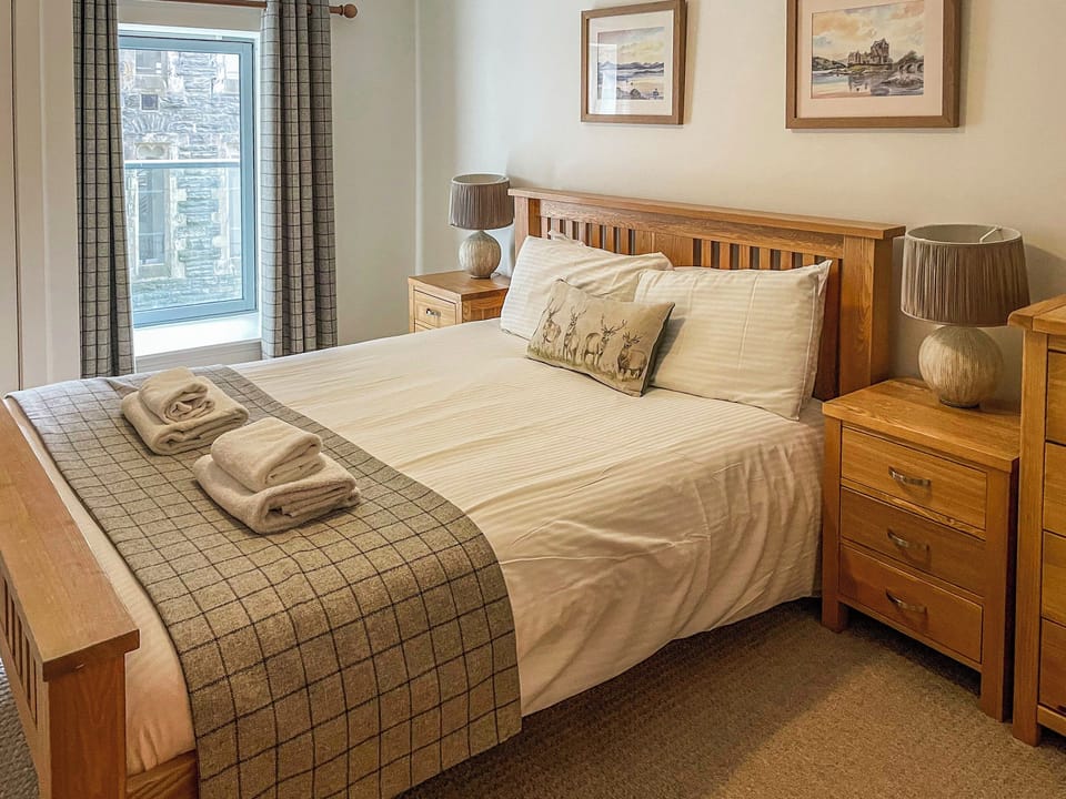 Double bedroom | Raven Wing 11 - Kintail Apartment - Highland Club, Fort Augustus