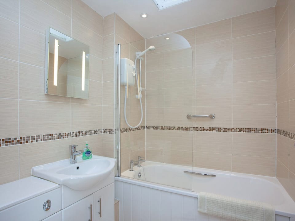 Bathroom | 310 The Cove - Welcome Holiday Park, Dawlish