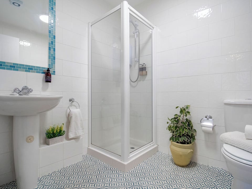 Bathroom | Eagle 3 Star - Silverglades Holiday Homes, Aviemore