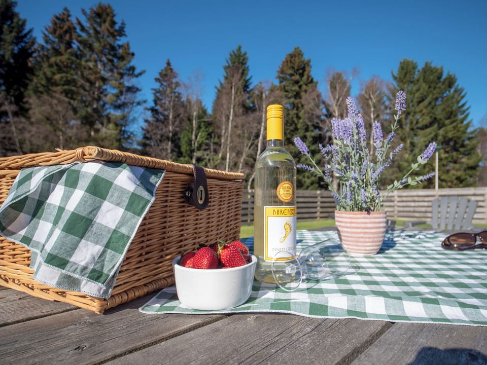 Sitting-out-area | Eagle 3 Star - Silverglades Holiday Homes, Aviemore