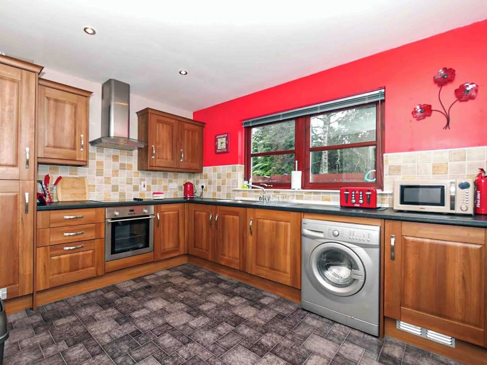 Kitchen | Larrach Beag - Silverglades Holiday Homes, Aviemore