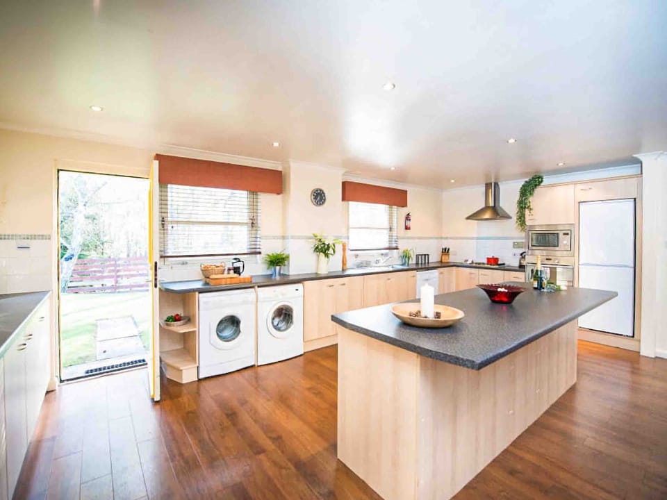 Kitchen | Golden Eagle - Silverglades Holiday Homes, Aviemore