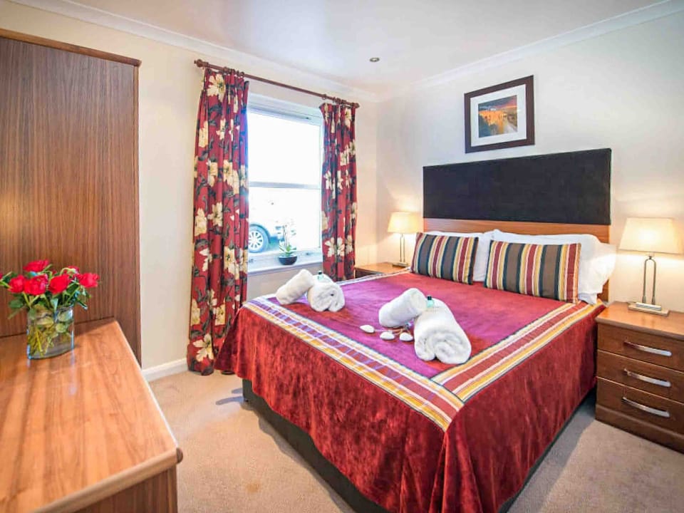 Double bedroom | Golden Eagle - Silverglades Holiday Homes, Aviemore