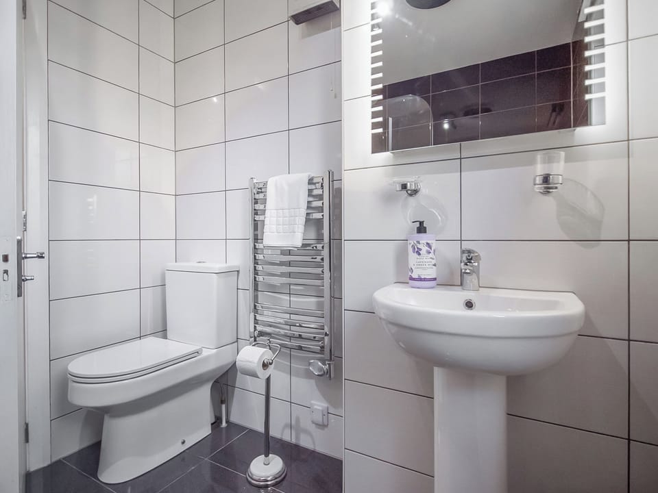 Bathroom | Dalmore - Silverglades Holiday Homes, Aviemore