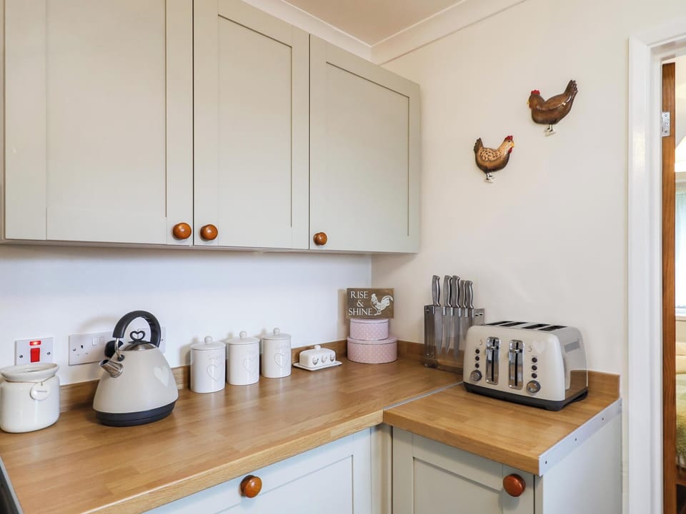 Kitchen | Queen Bower Farm Lodge, Alverstone, near Sandown