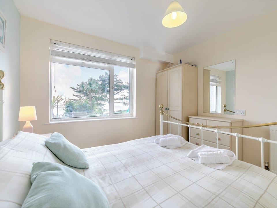 Double bedroom | 1 Mount Brioni - Mount Brioni Holiday Apartments, Torpoint