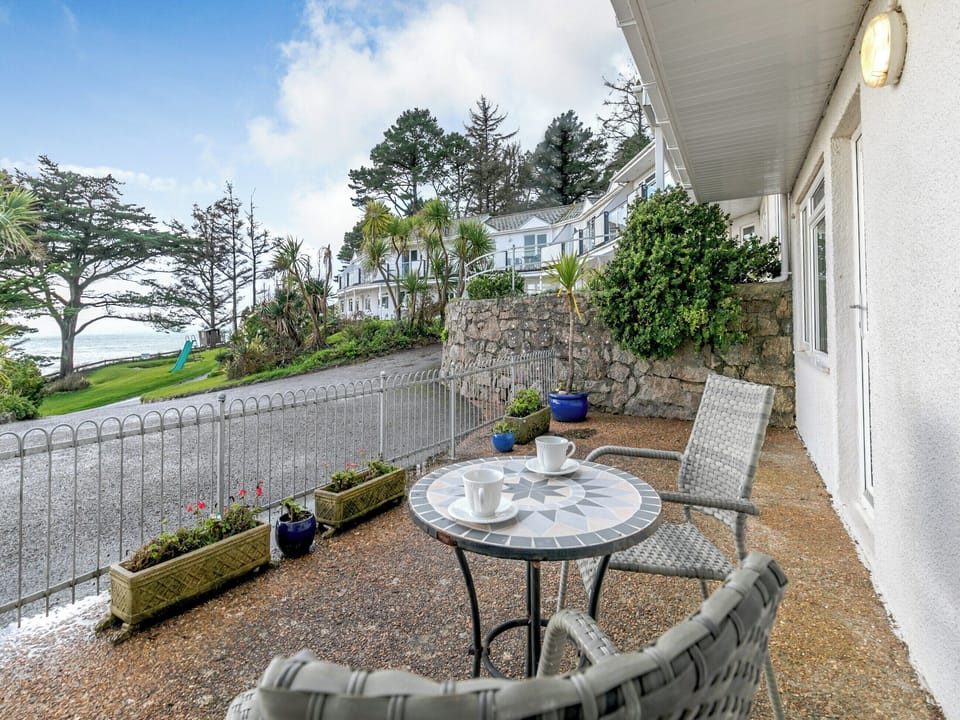 Sitting-out-area | 1 Mount Brioni - Mount Brioni Holiday Apartments, Torpoint