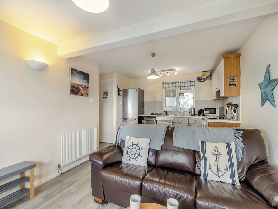 Open plan living space | 3 Mount Brioni - Mount Brioni Holiday Apartments, Torpoint