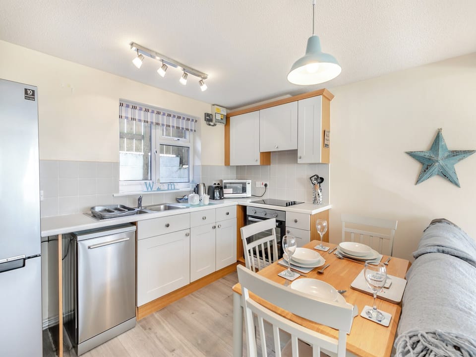 Kitchen area | 3 Mount Brioni - Mount Brioni Holiday Apartments, Torpoint