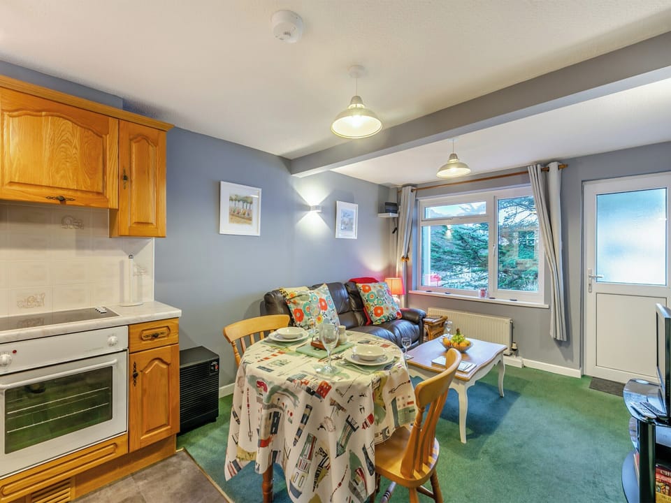 Kitchen | 7 Mount Brioni - Mount Brioni Holiday Apartments, Torpoint