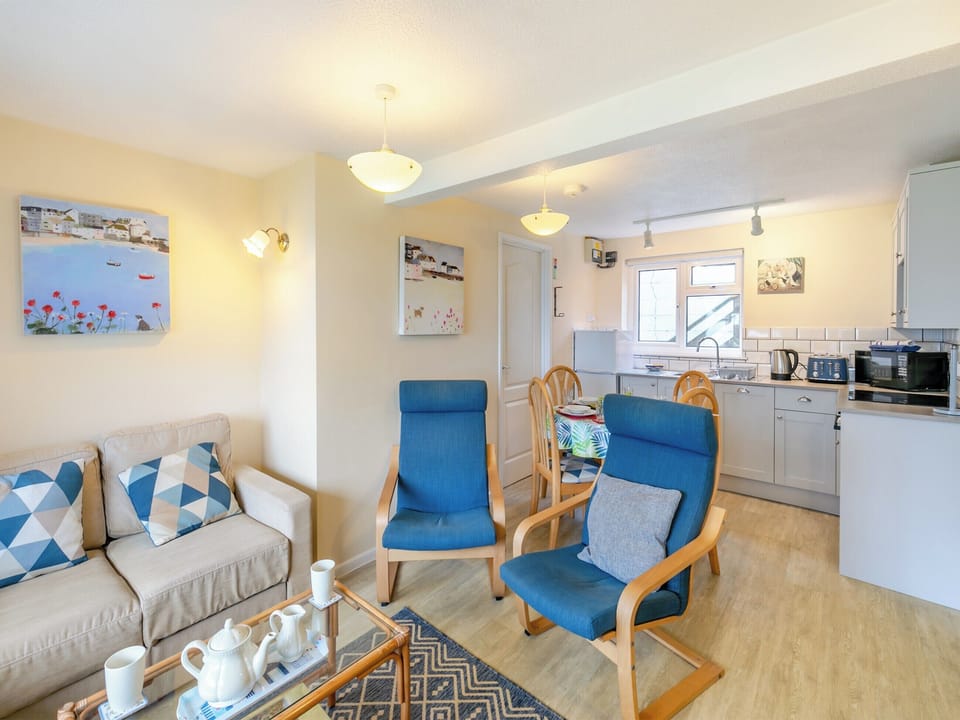Open plan living space | 4 Mount Brioni - Mount Brioni Holiday Apartments, Torpoint