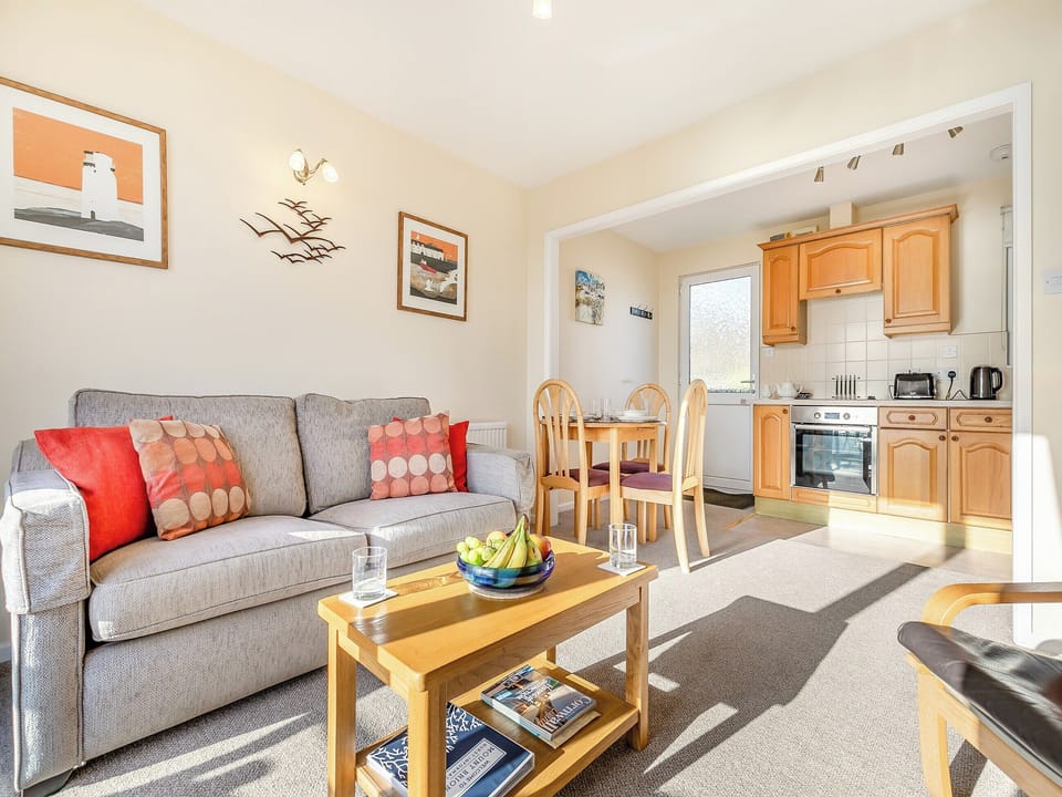 Open plan living space | 9 Mount Brioni - Mount Brioni Holiday Apartments, Torpoint