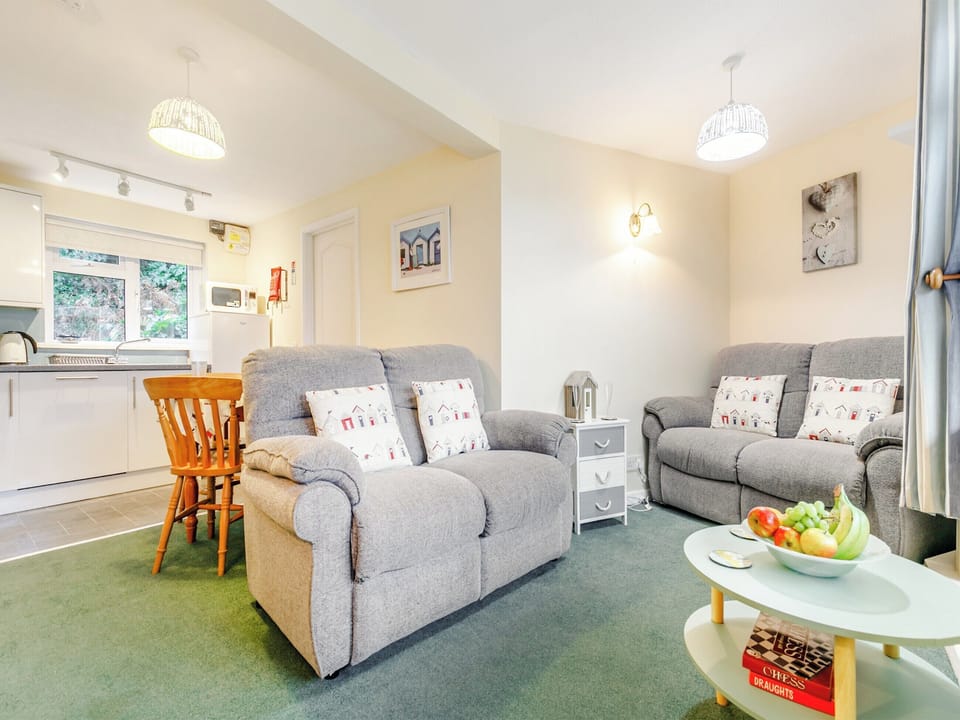 Open plan living space | 5 Mount Brioni - Mount Brioni Holiday Apartments, Torpoint