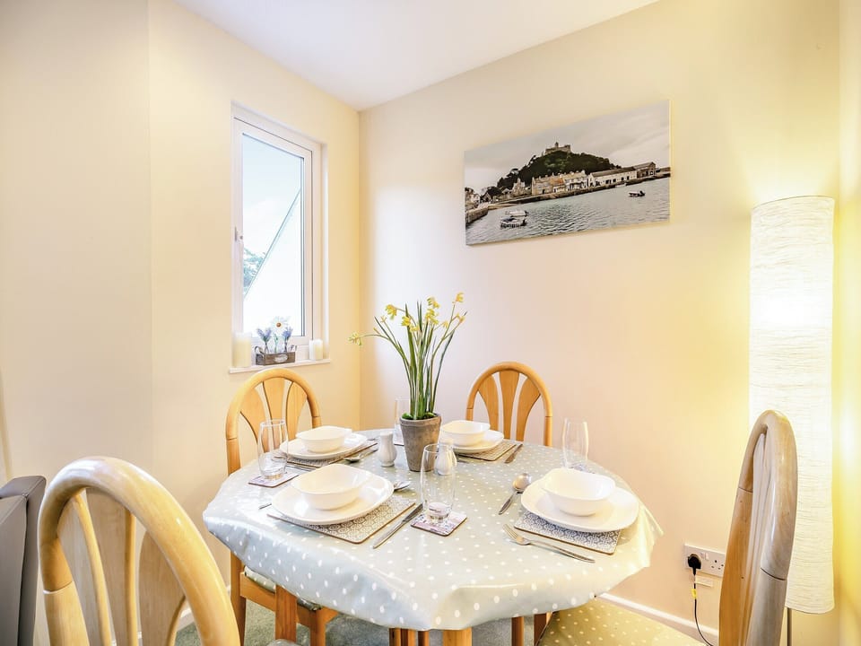 Dining Area | 11 Mount Brioni - Mount Brioni Holiday Apartments, Torpoint