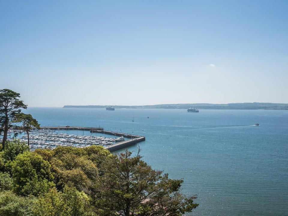 Double bedroom | Apartment 3 - Astor House Holidays, Torquay