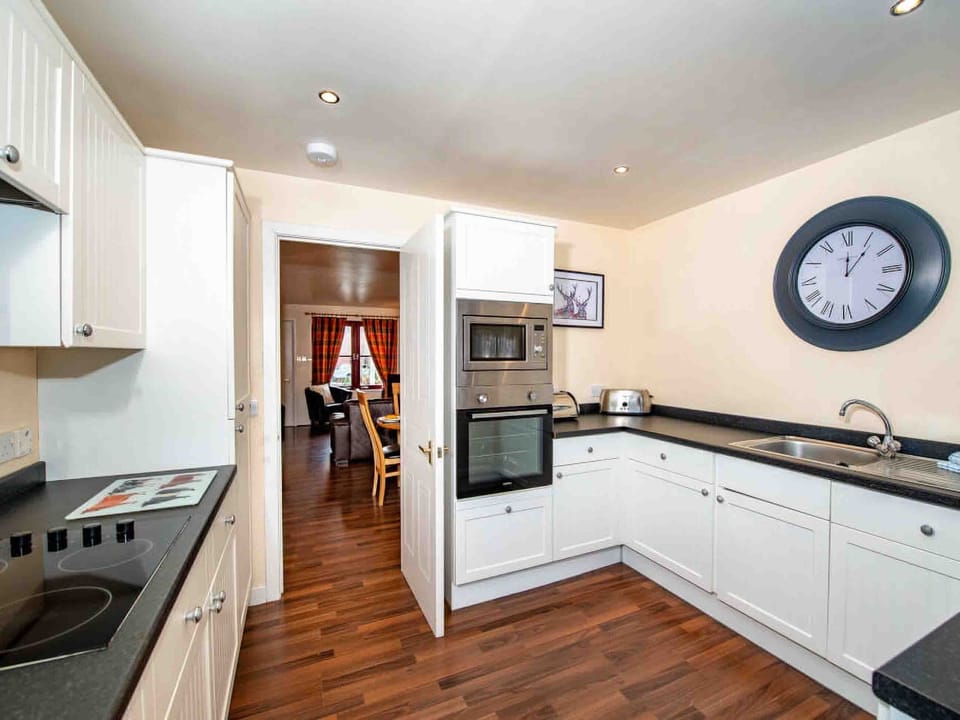 Kitchen | The Osprey - Silverglades Holiday Homes, Aviemore