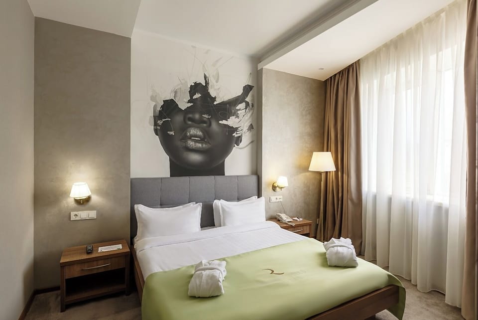 Luxury Suite | In-room safe, desk, iron/ironing board, free WiFi