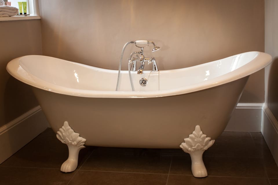 Junior Suite | Deep soaking bathtub