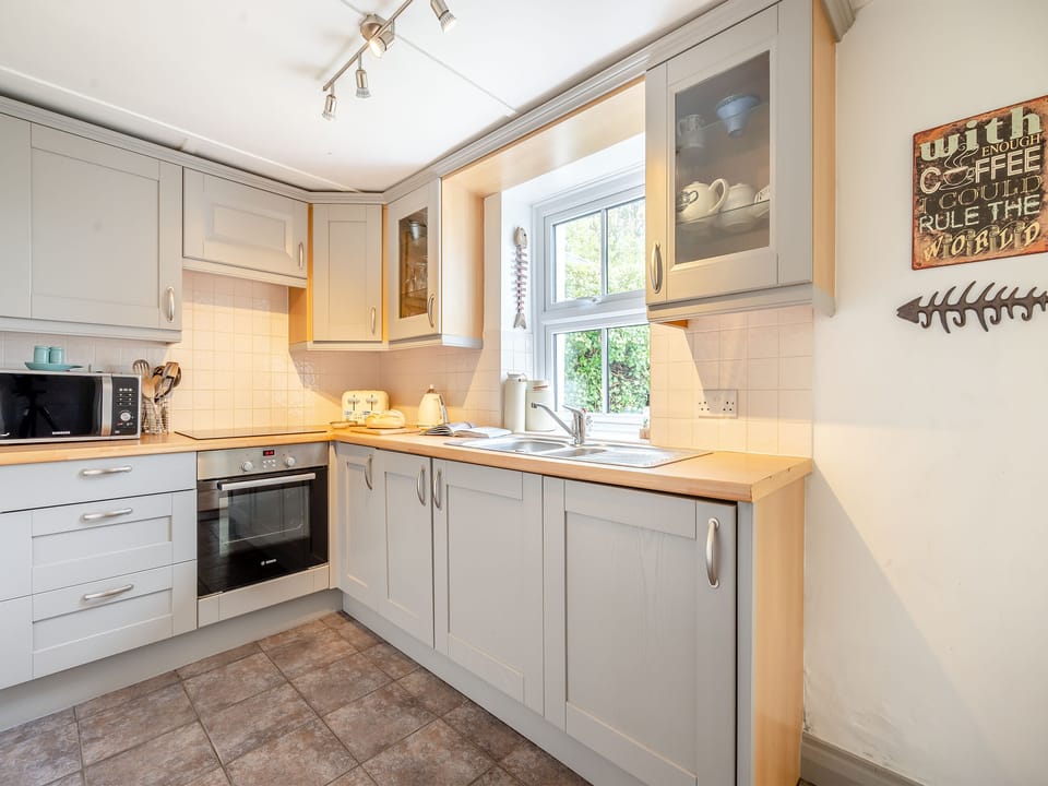 Kitchen | Hollyhocks, St Minver, near Rock