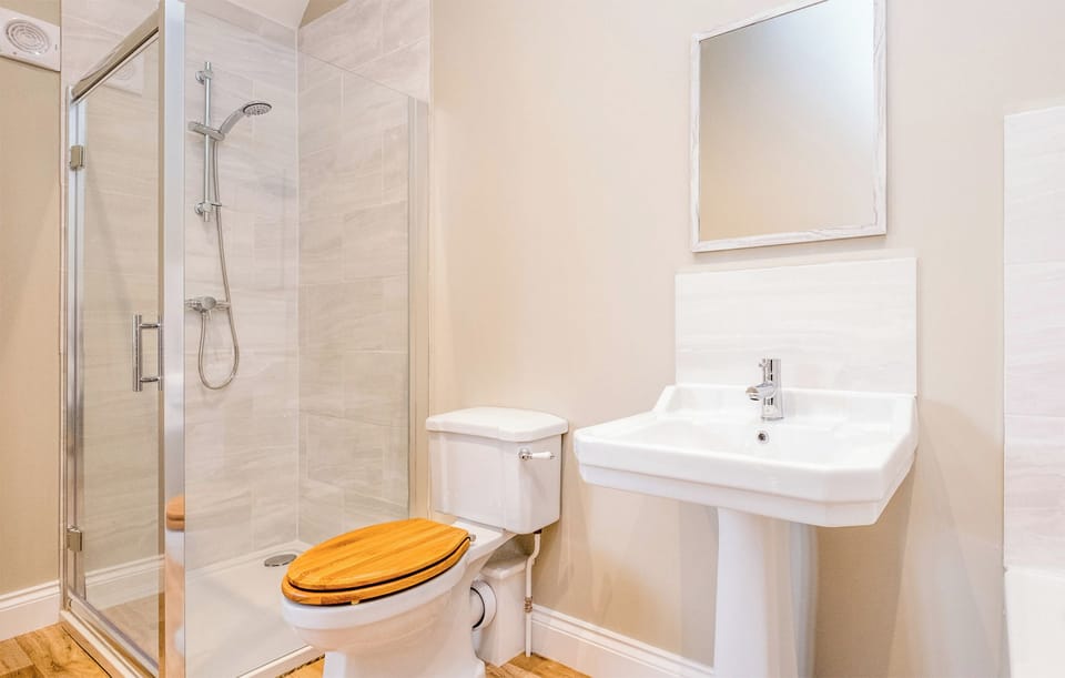 Bathroom | The Dower House - Aldeburgh Coastal Cottages, Thorpeness