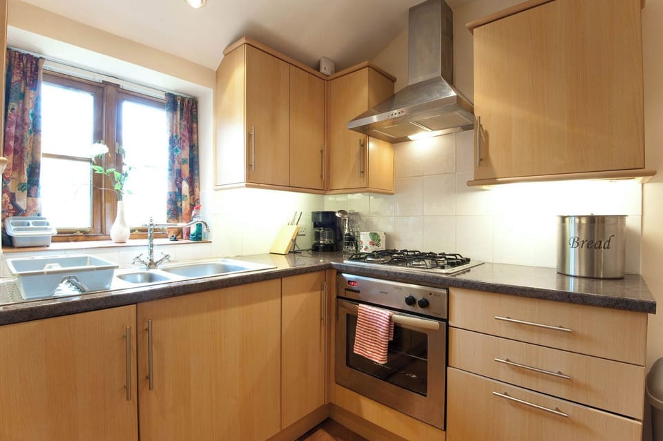 Kitchen area | Fistral Cottage - Carnebo Holiday Barns, Perranporth