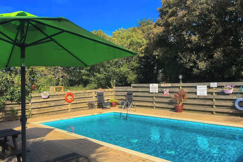 Swimming pool | Fistral Cottage - Carnebo Holiday Barns, Perranporth
