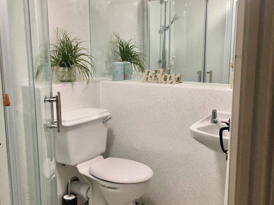 Shower room | Owl - Champernhayes, Wooton Fitzpaine, near Charmouth