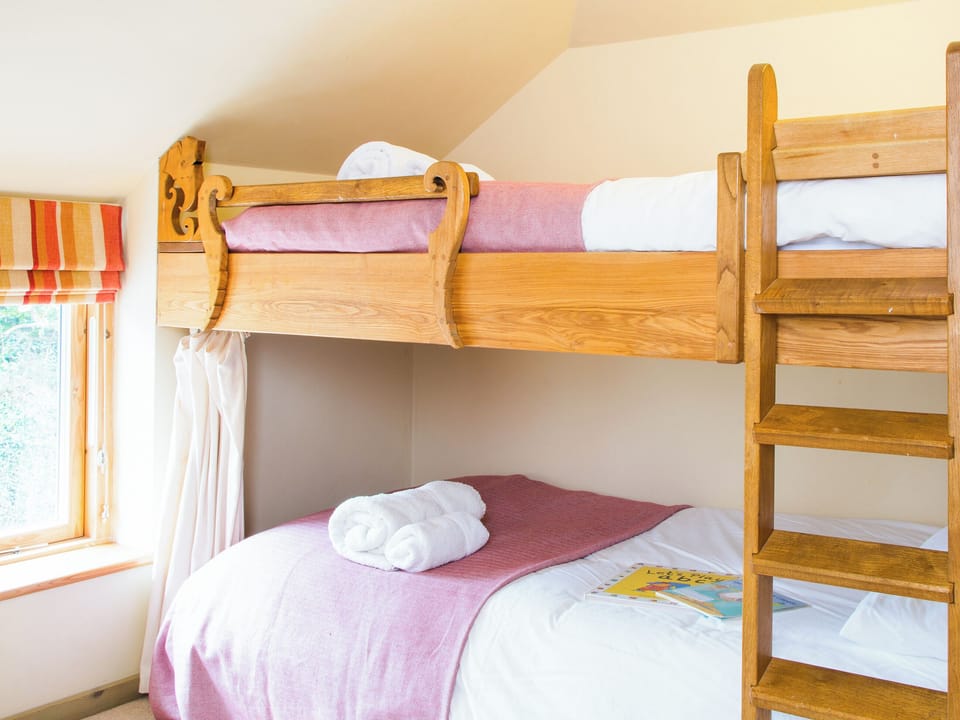 Bunk bedroom | Corner Cottage - Carswell Cottages, Holbeton